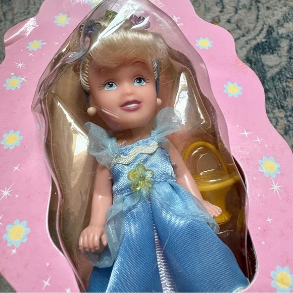 BRAND NEW Early 2000s Disney Princess Tiny Cinderella Disney Store Exclusive - Picture 3 of 4